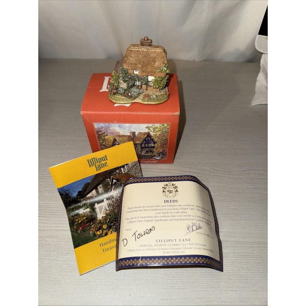 Lilliput Lane Granny's Bonnet L2080 Miniature House Preowned With Box & Deed